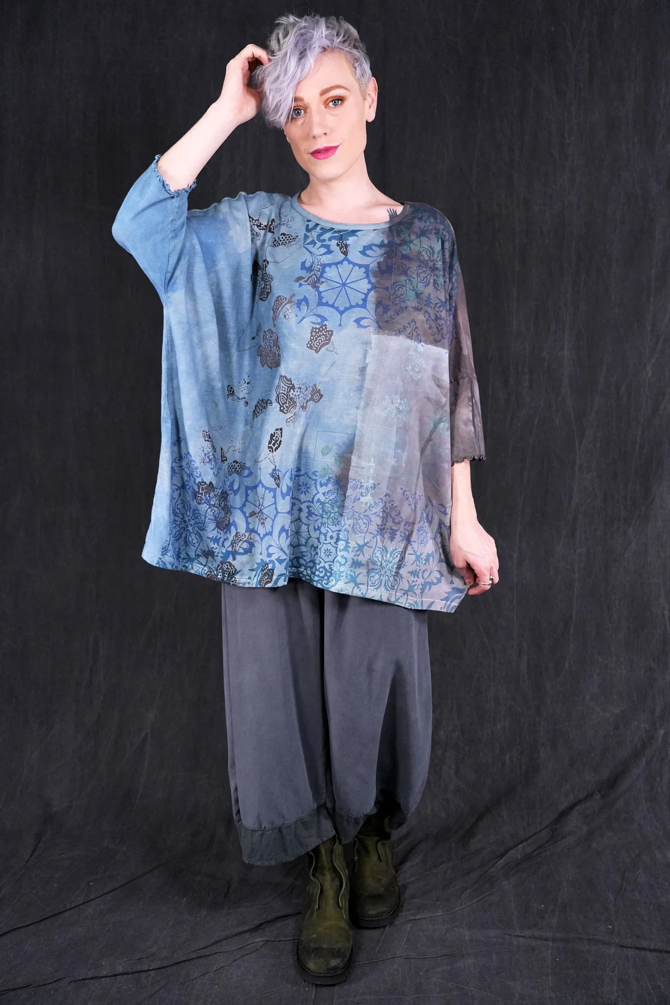 2353HD Square Tee w/Lettuce Edge Sleeves-Moroccan Tile Memory