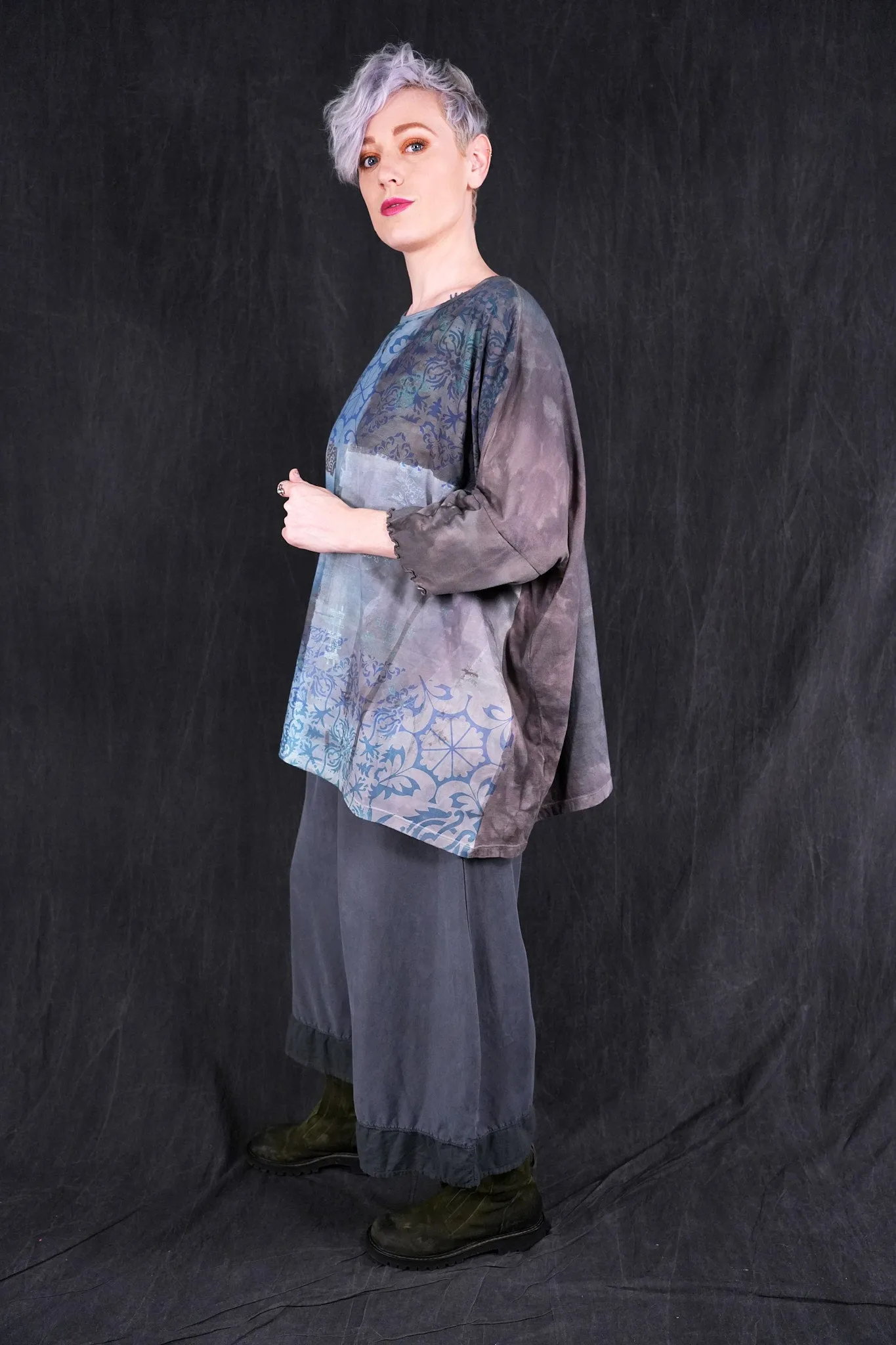 2353HD Square Tee w/Lettuce Edge Sleeves-Moroccan Tile Memory