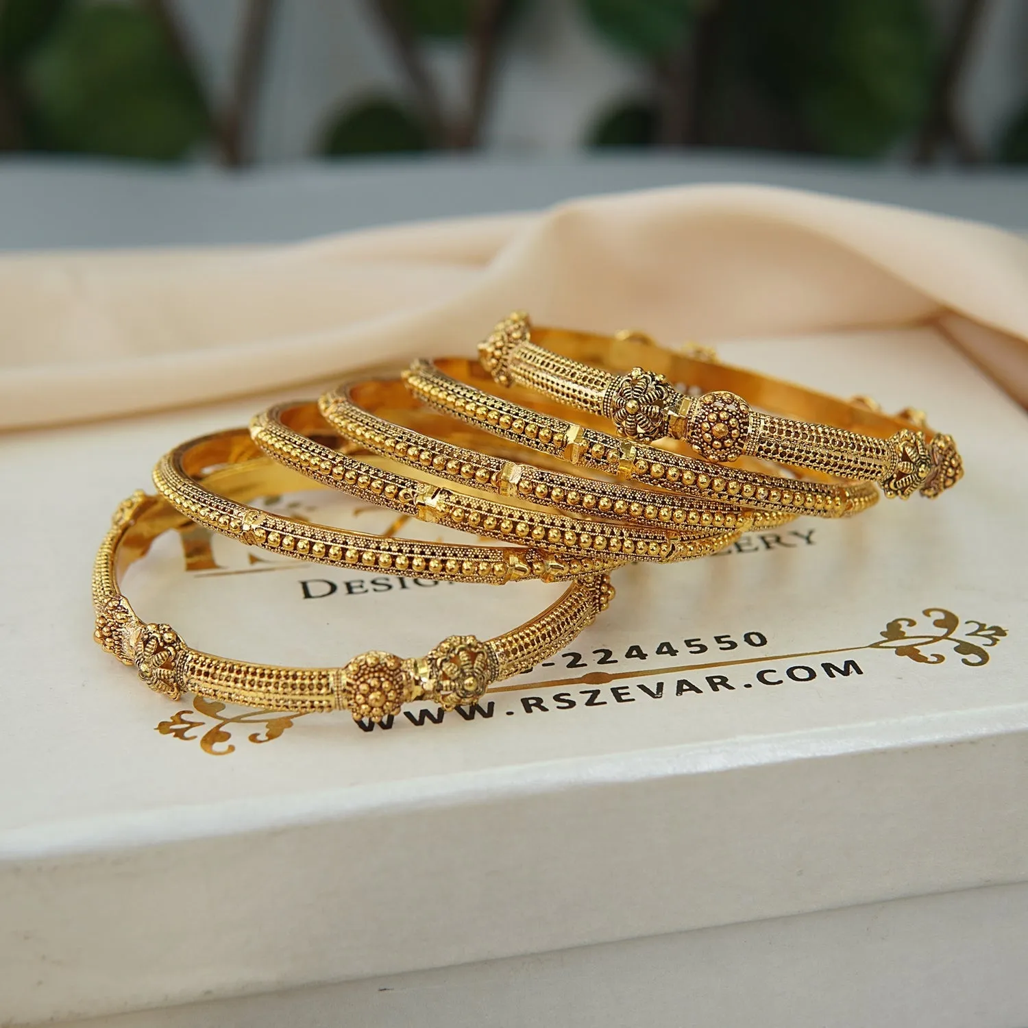 6 Pieces Antique Gold Kangan Set