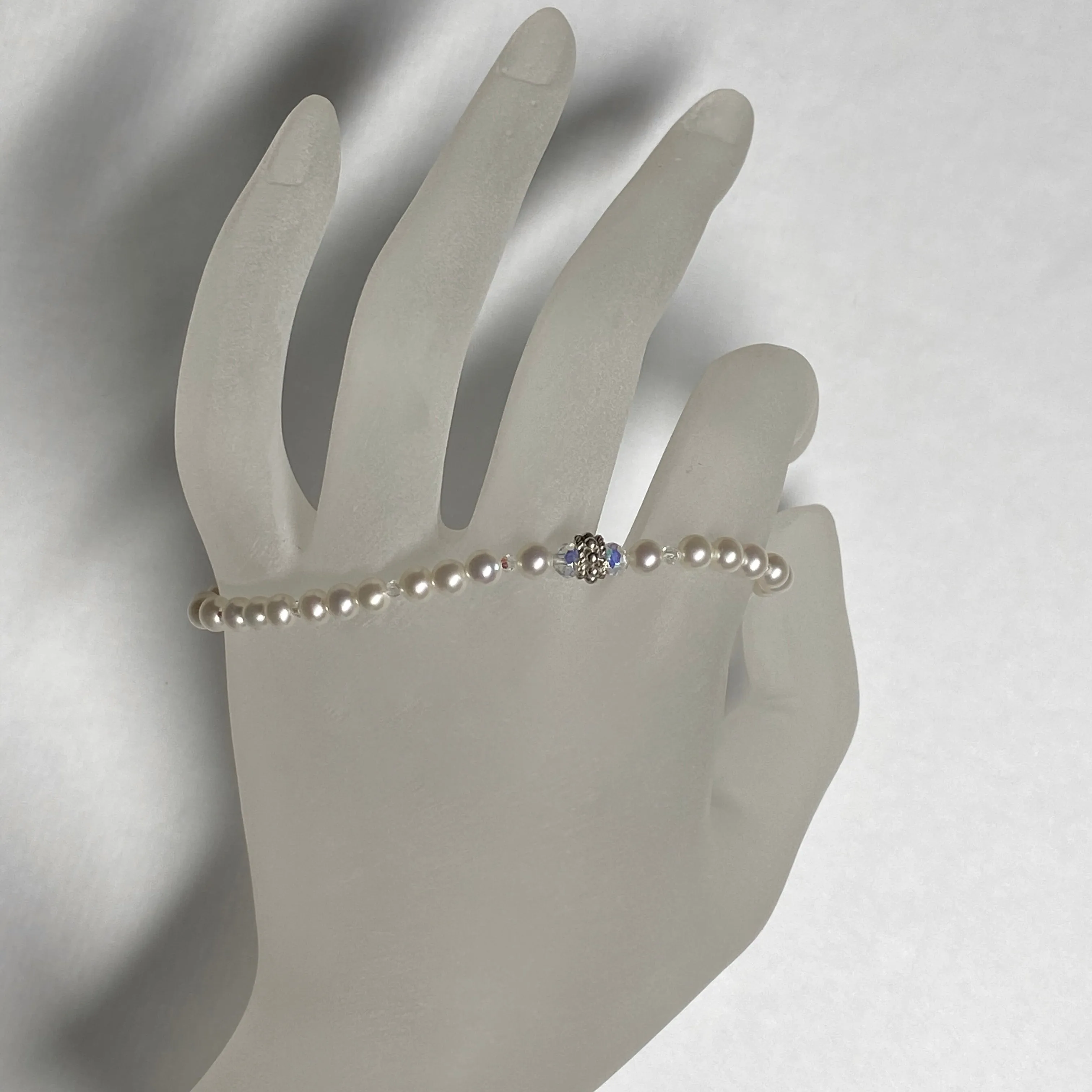7.25" stretch bracelet with 4-4.5mm round white cultured freshwater pearls & Swarovski crystal