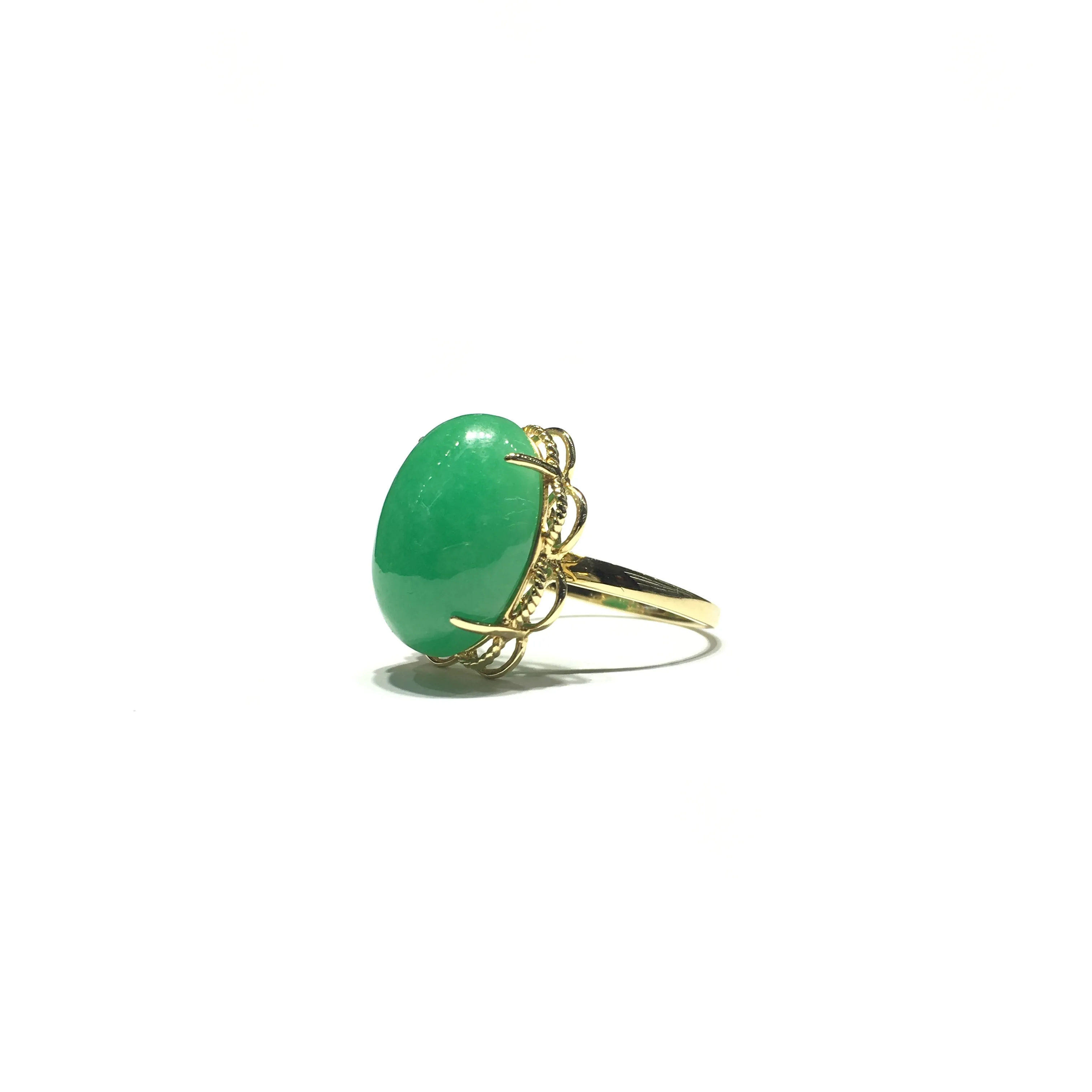 Green Jade Oval Cabochon Cocktail Ring (14K)