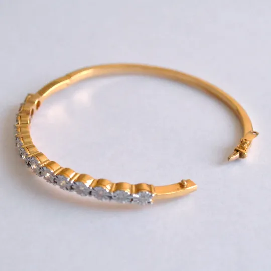 Illusion Set Diamond Oval Bangle