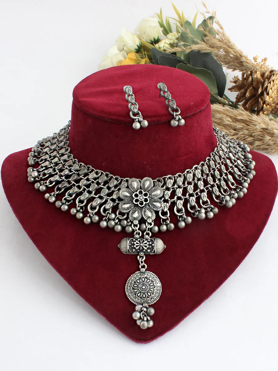 Ipshita Bib Necklace Set