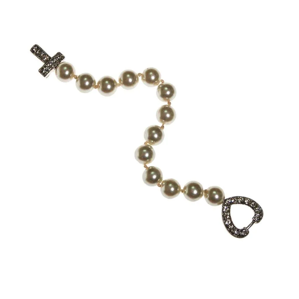 Pearl Bracelet with Rhinestone Heart Clasp