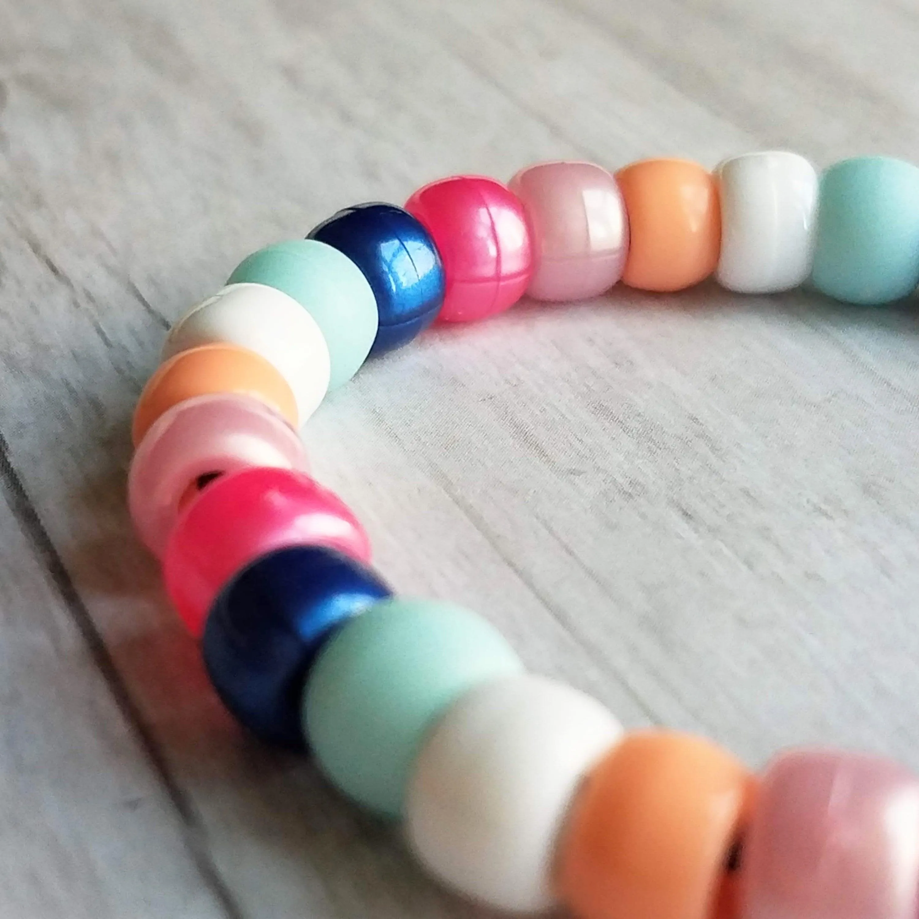 Preppy Bracelet, designer inspired, large bead bracelet, big bead bracelet pony roller bracelet crow beads faux glass chunky pink blue peach