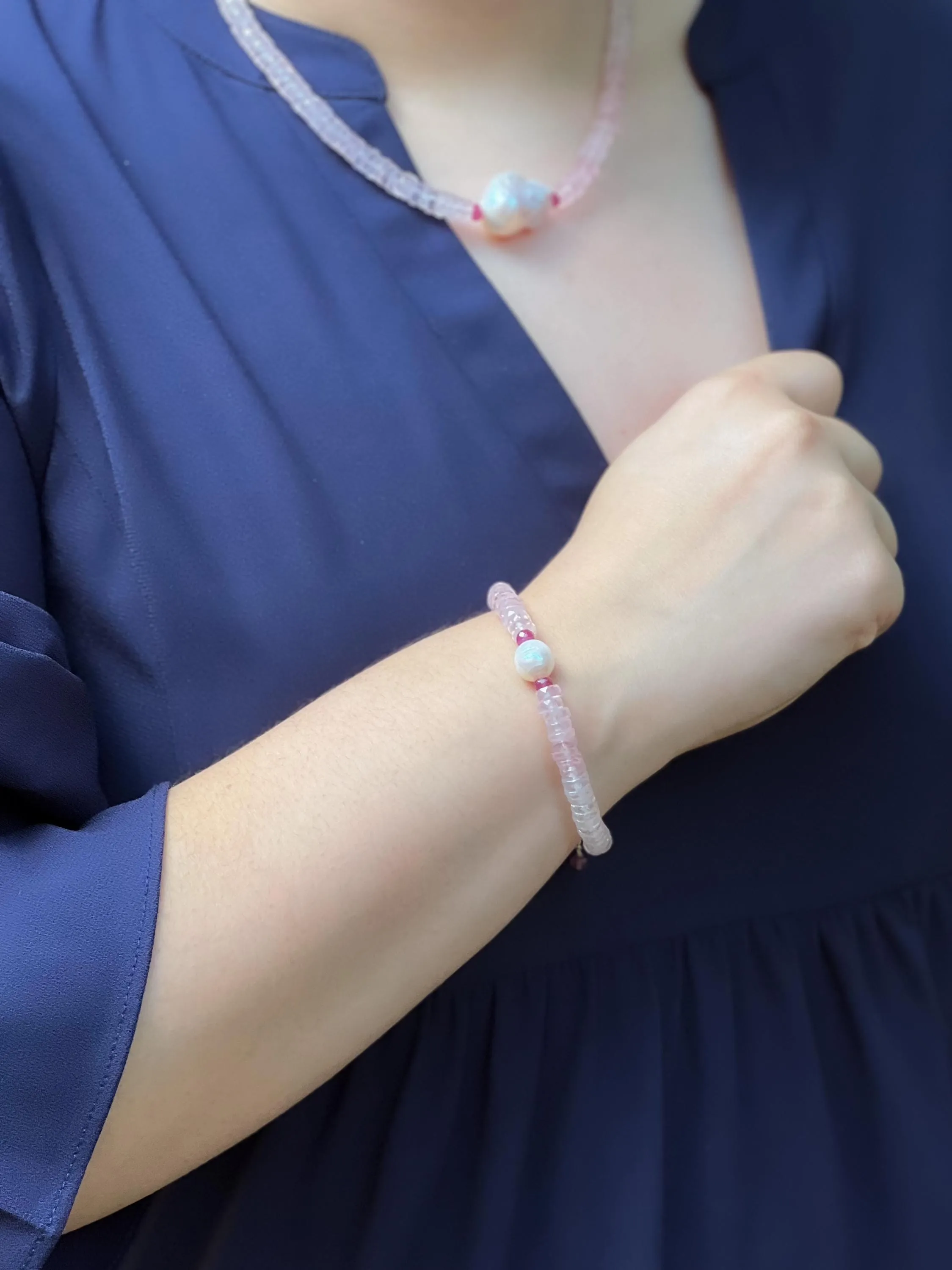 Rose Quartz Heishi Bracelet with Freshwater Rice Pearl Accent, Gemstone Bracelet, Boho Bracelet, Summer Bracelet, Gift for Her, Handmade