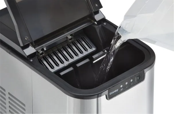 Shows very Light use, no box, tested! Danby 2 lb Ice Maker DIM2500SSDB! Retails $195 