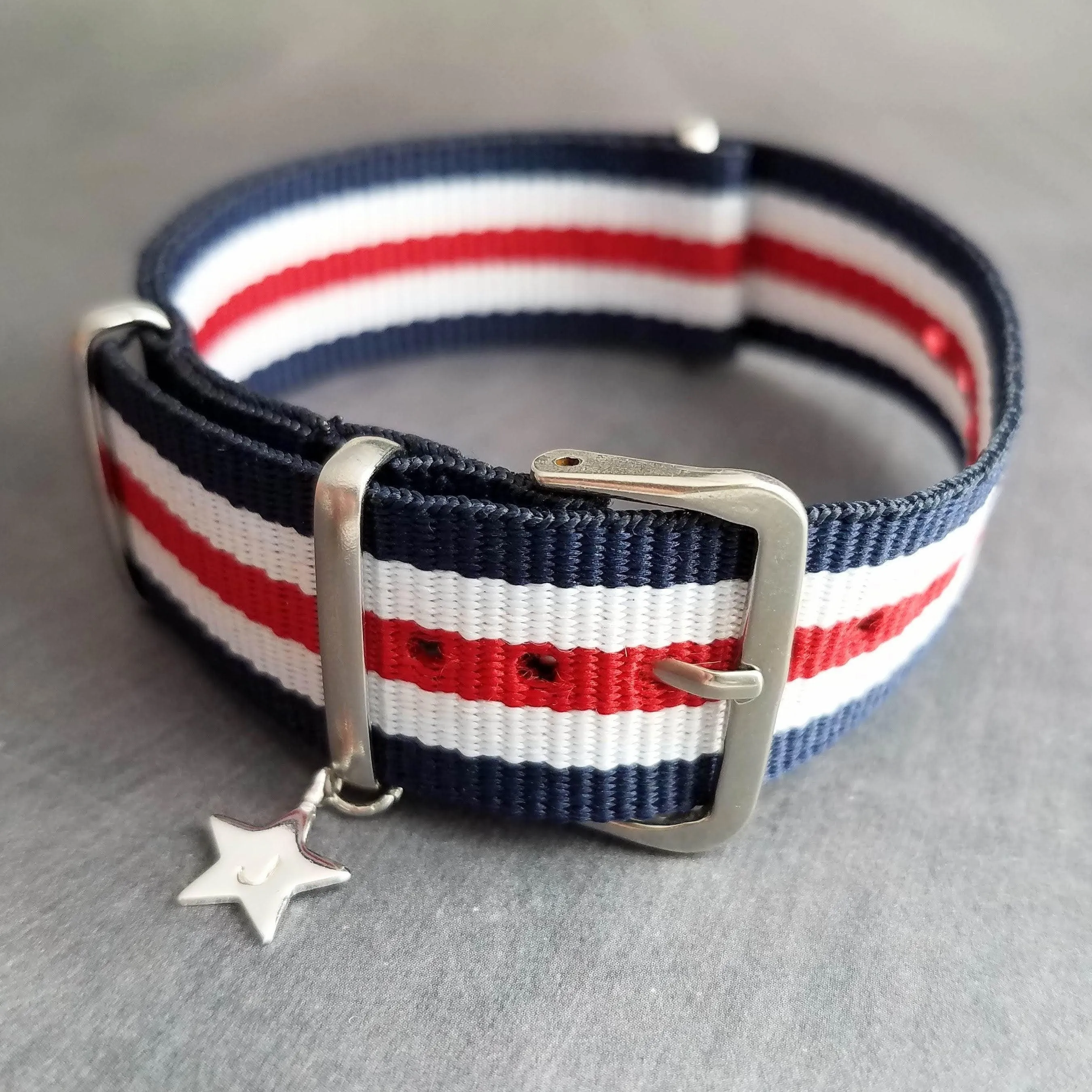 Stars & Stripes Bracelet, wide bracelet, seatbelt bracelet, red white blue bracelet, 4th of July, USA independence day, buckle strap wrap