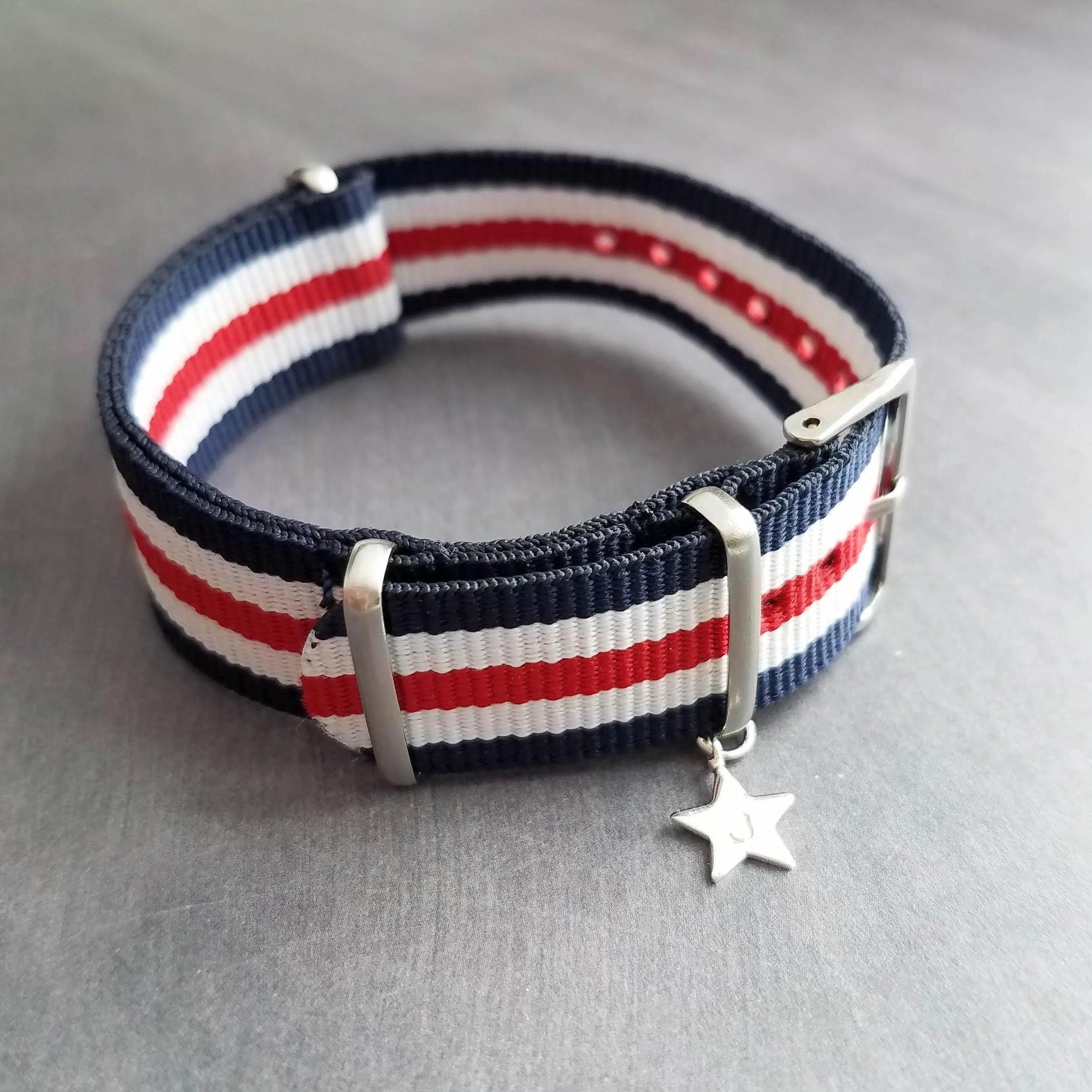 Stars & Stripes Bracelet, wide bracelet, seatbelt bracelet, red white blue bracelet, 4th of July, USA independence day, buckle strap wrap