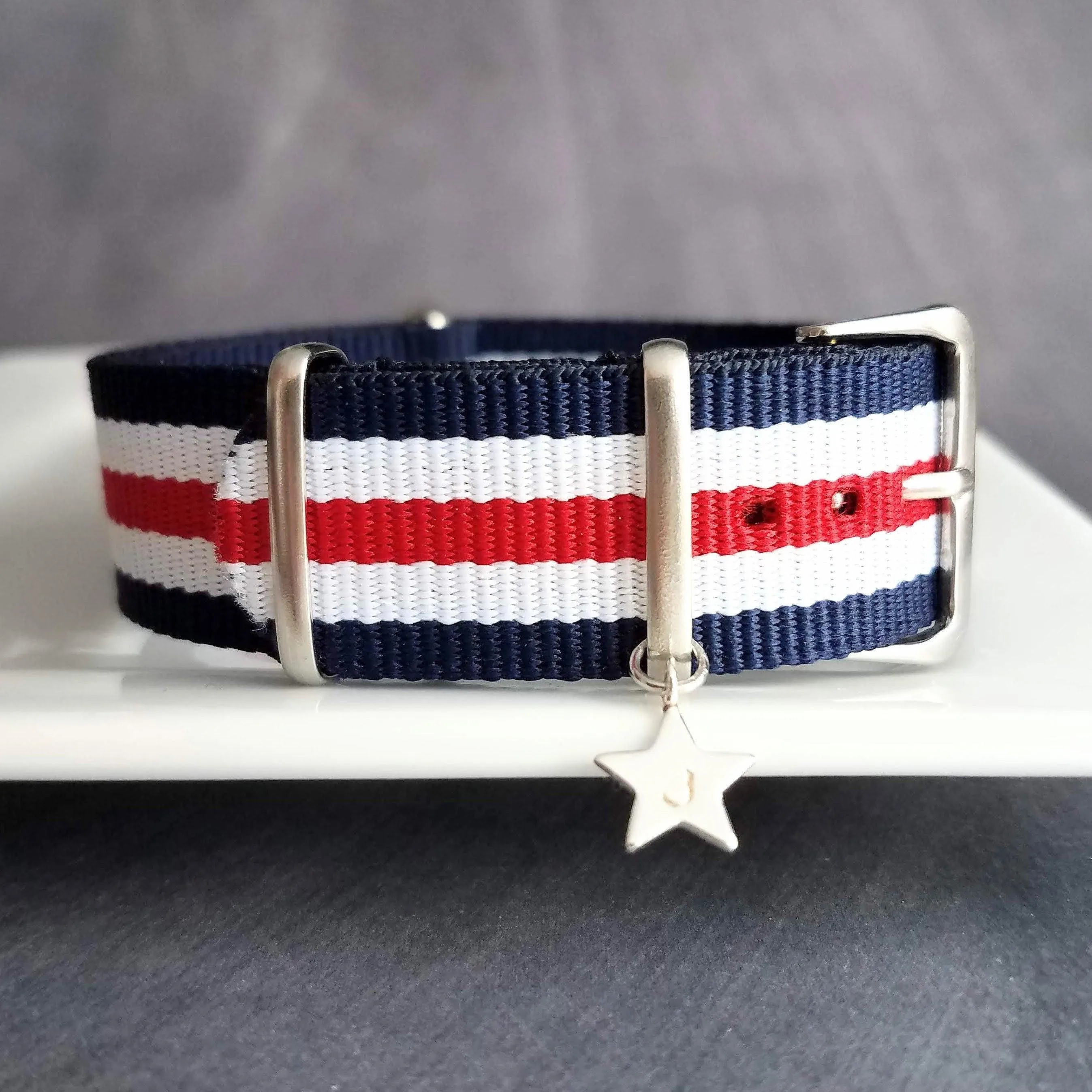 Stars & Stripes Bracelet, wide bracelet, seatbelt bracelet, red white blue bracelet, 4th of July, USA independence day, buckle strap wrap