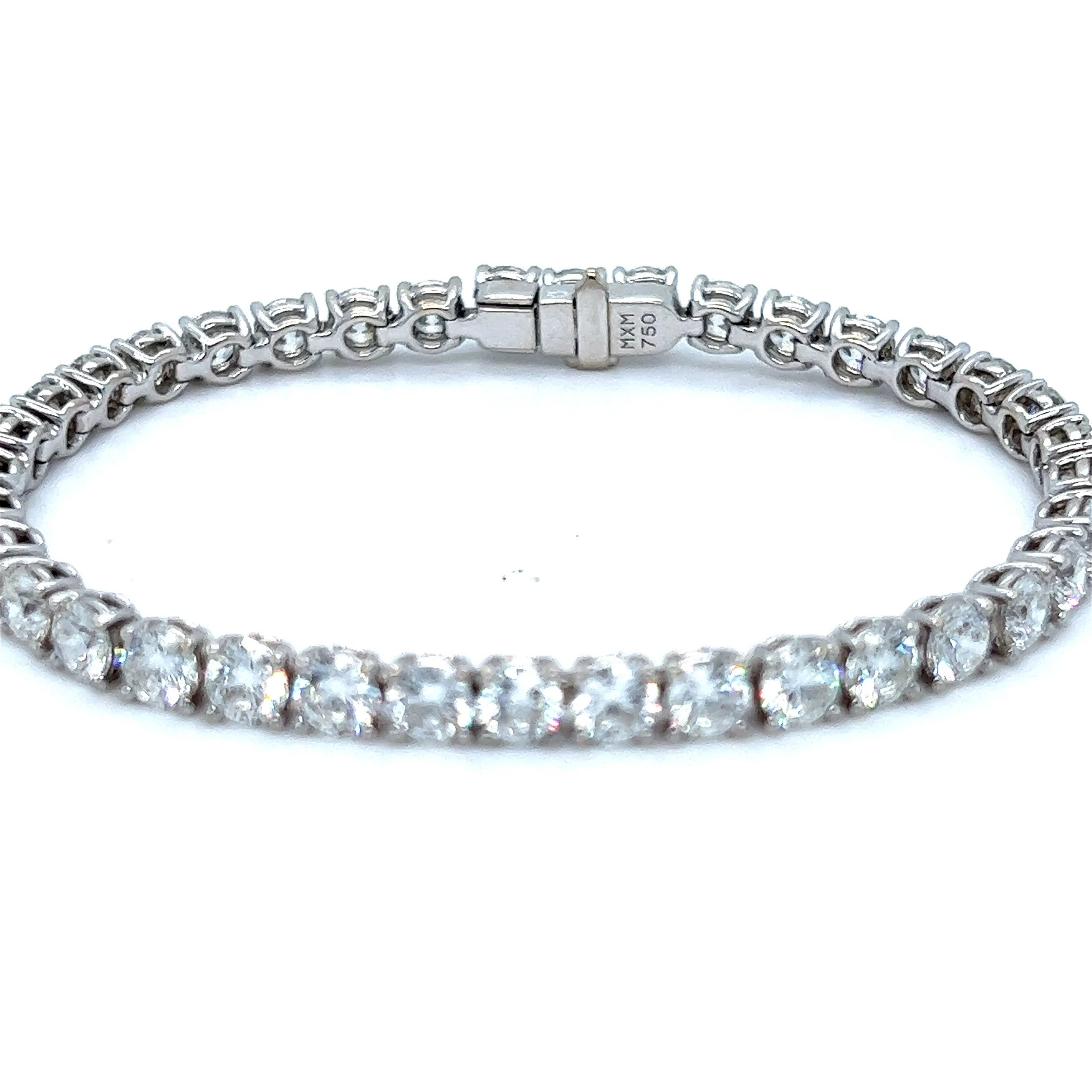 Statement High Quality 18K White Gold Diamond Tennis Line Bracelet - 10.73ct.