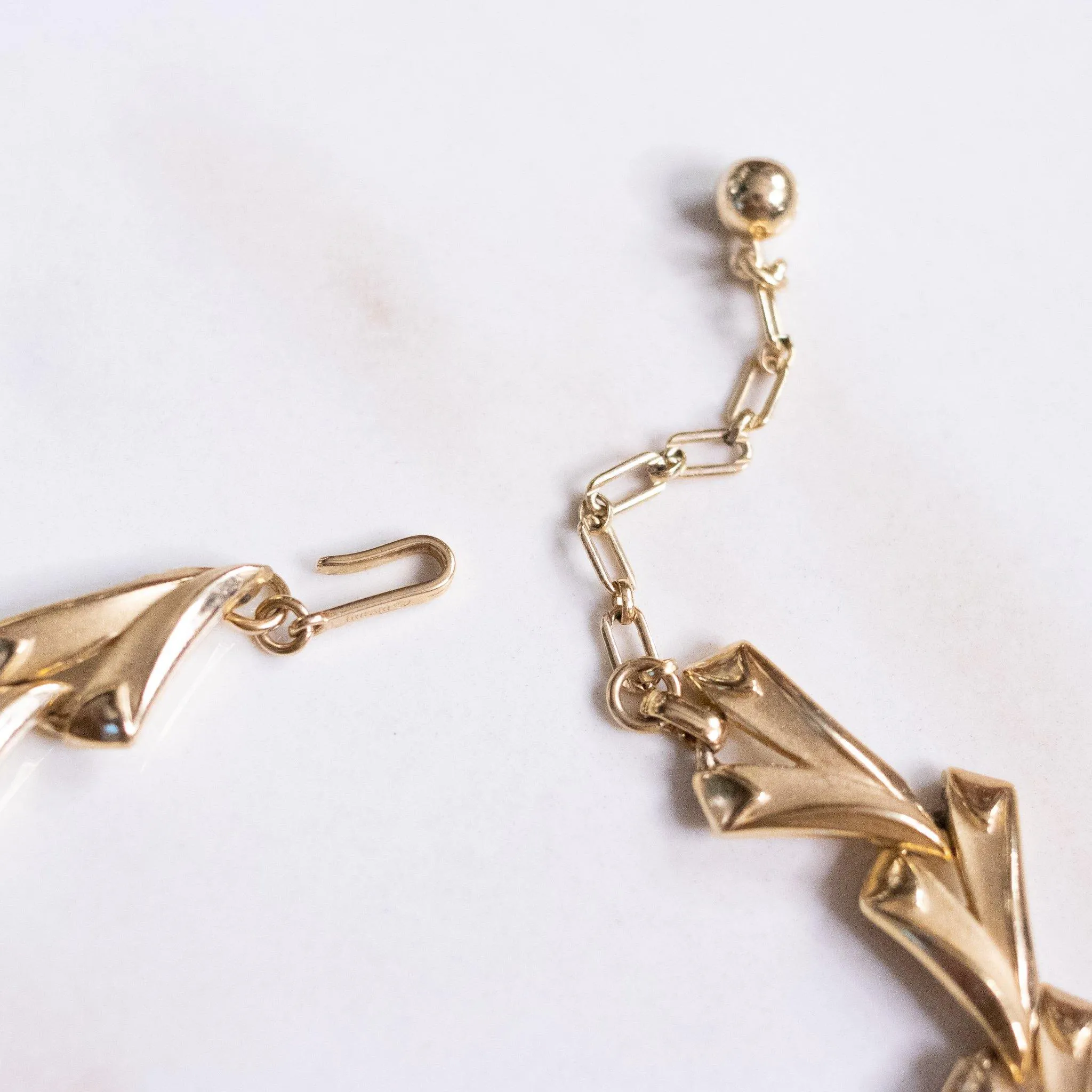 Vintage Classic Crown Trifari V Link Necklace