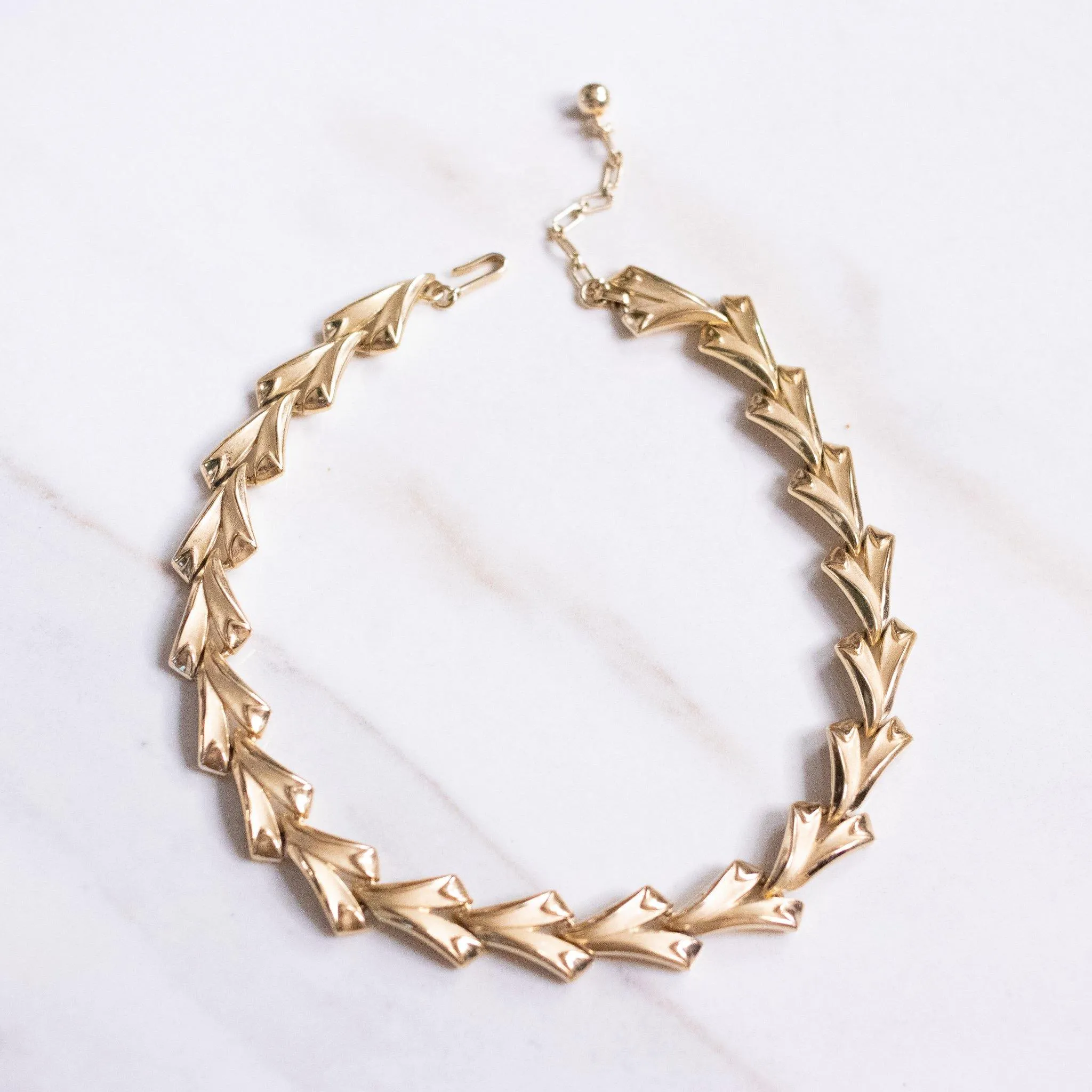 Vintage Classic Crown Trifari V Link Necklace