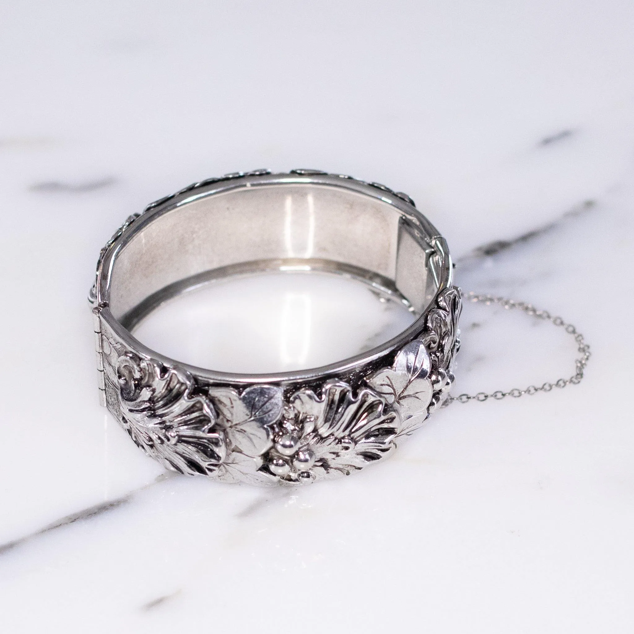 Vintage Silver Repousse Style Acanthus Leaf Hinged Bangle Bracelet