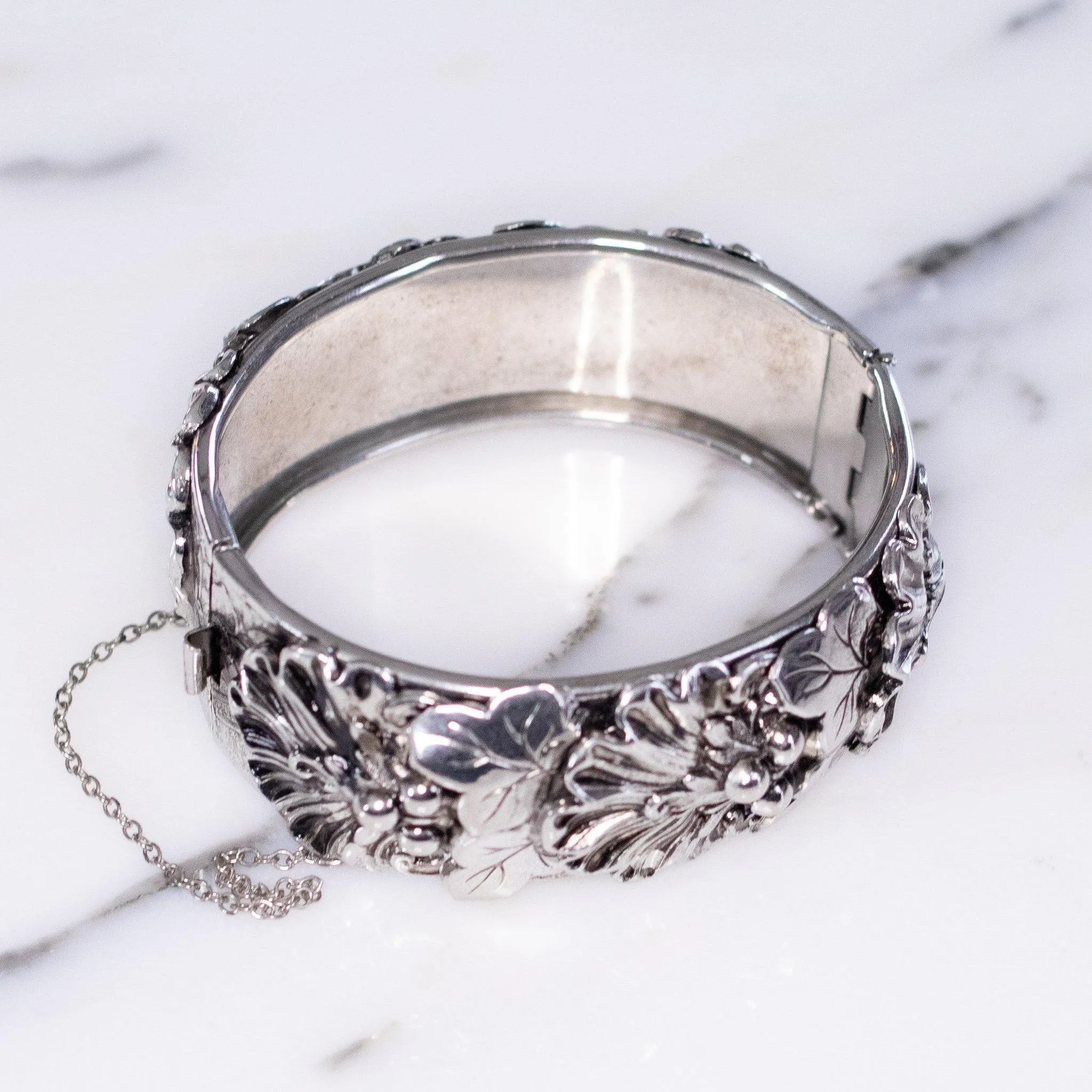 Vintage Silver Repousse Style Acanthus Leaf Hinged Bangle Bracelet